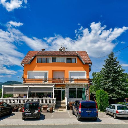 Accommodation "Old Town Dreznik" Rakovica Bagian luar foto