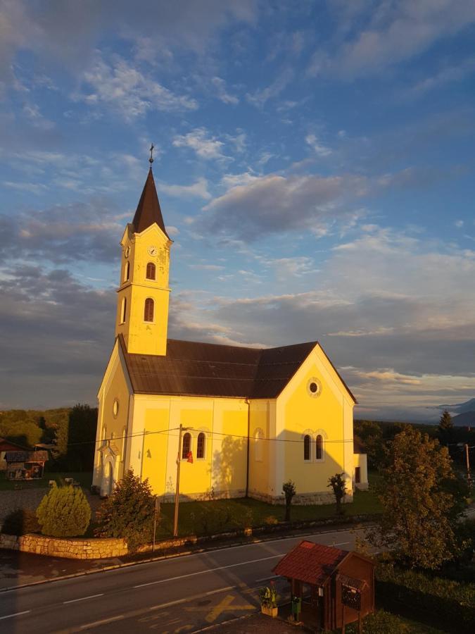 Accommodation "Old Town Dreznik" Rakovica Bagian luar foto