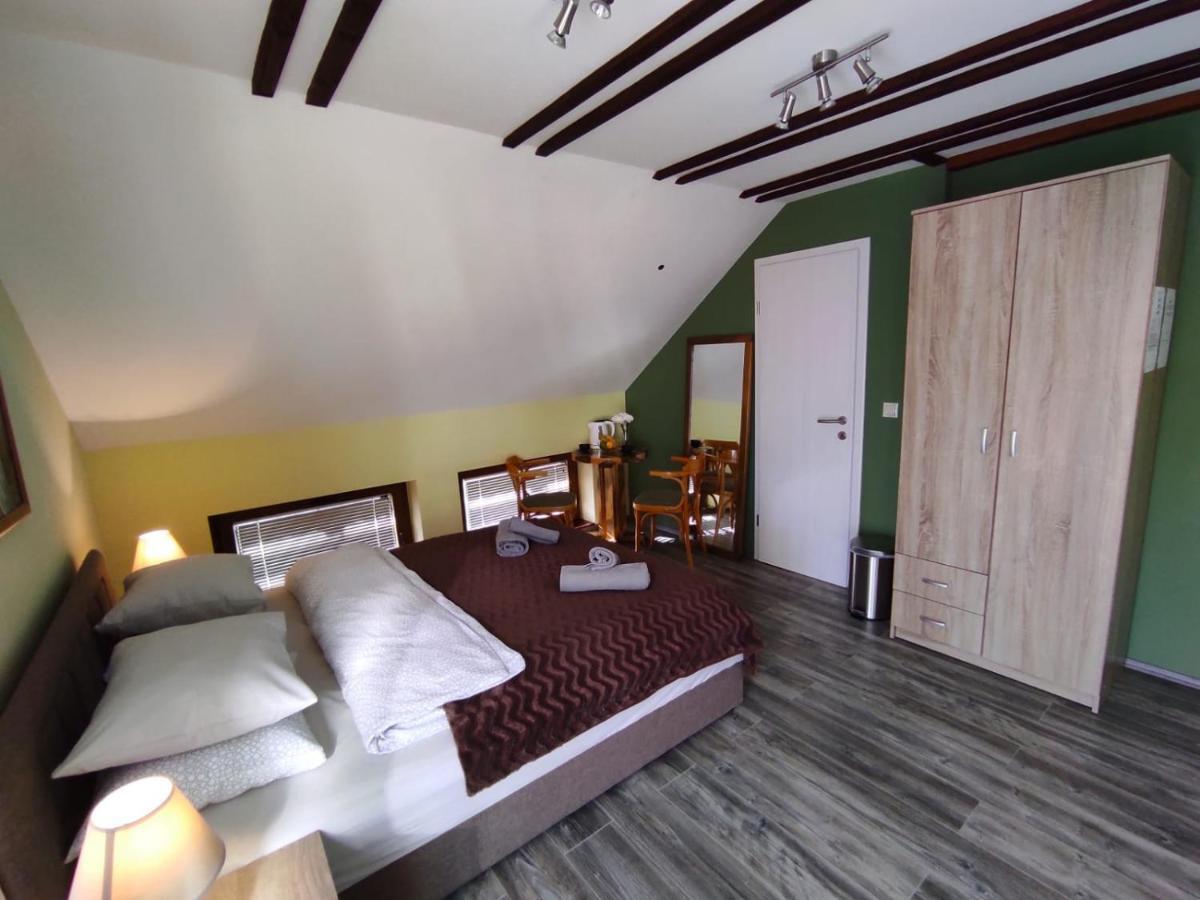 Accommodation "Old Town Dreznik" Rakovica Bagian luar foto
