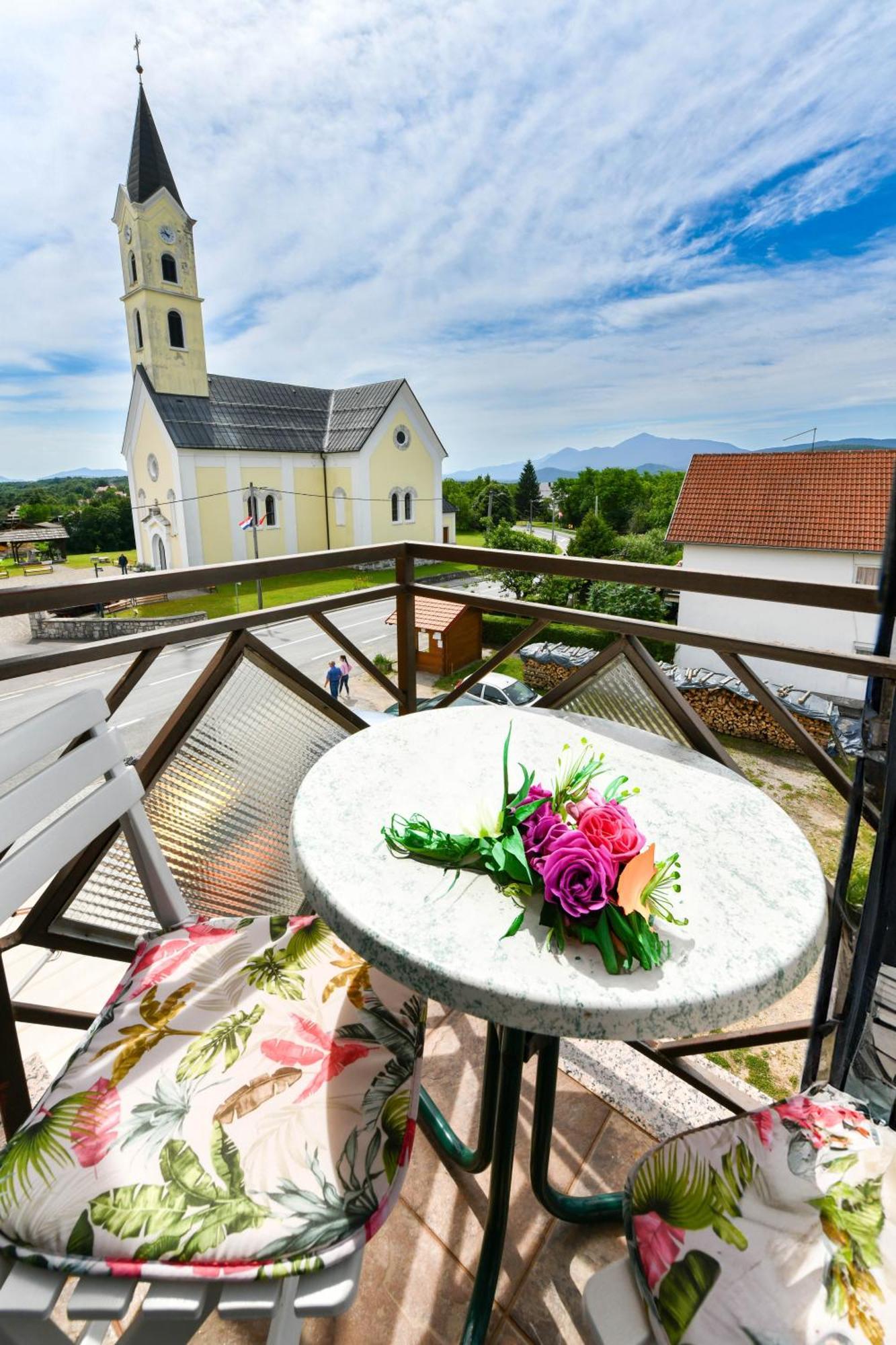 Accommodation "Old Town Dreznik" Rakovica Bagian luar foto