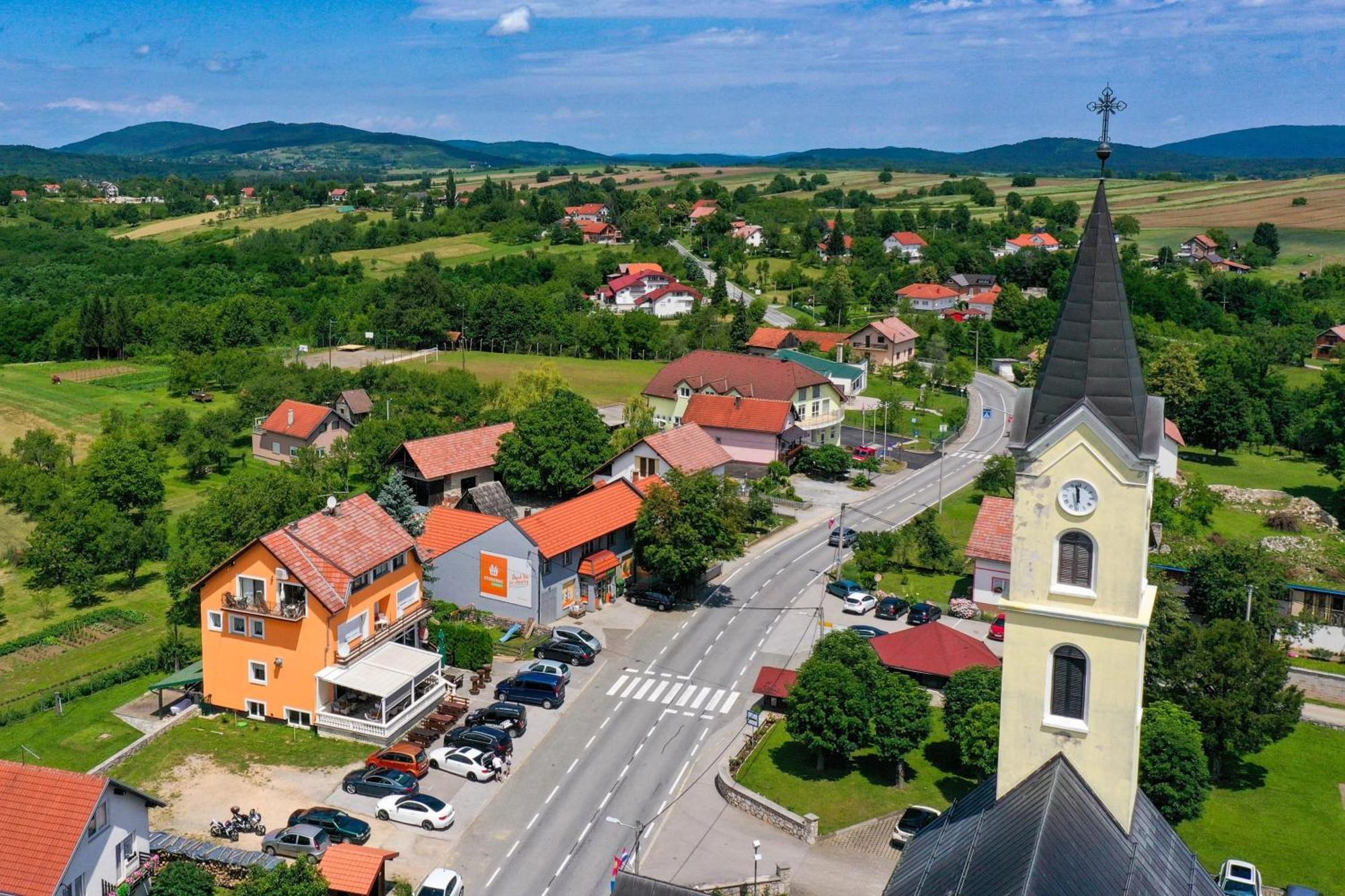 Accommodation "Old Town Dreznik" Rakovica Bagian luar foto